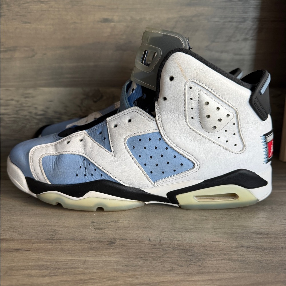 Nike Air Jordan 6 Retro UNC Size 7Y University Blue Sneakers
